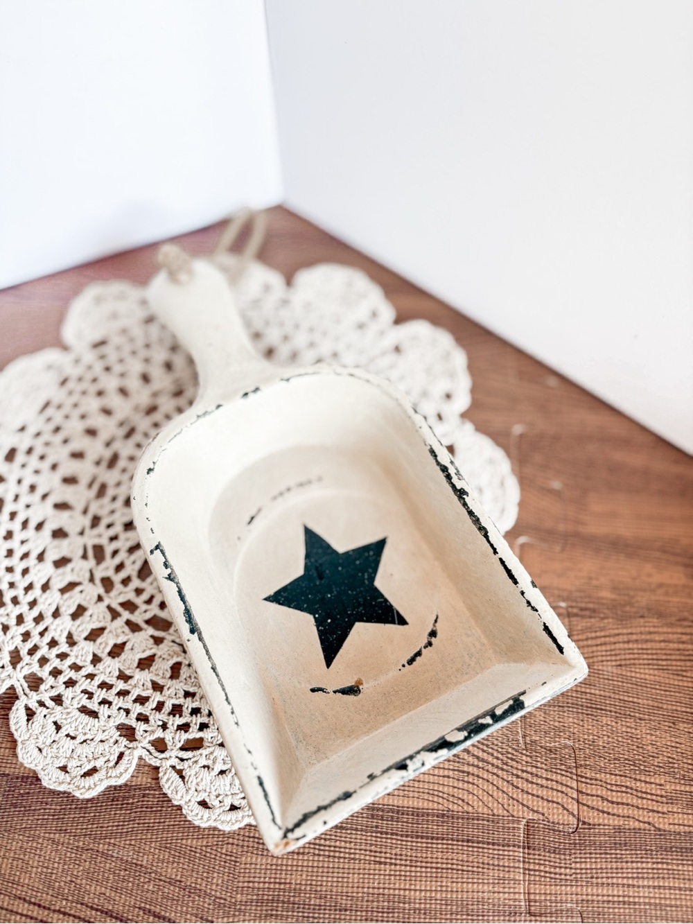 Vintage Cream and Black Star Decorative Scoop